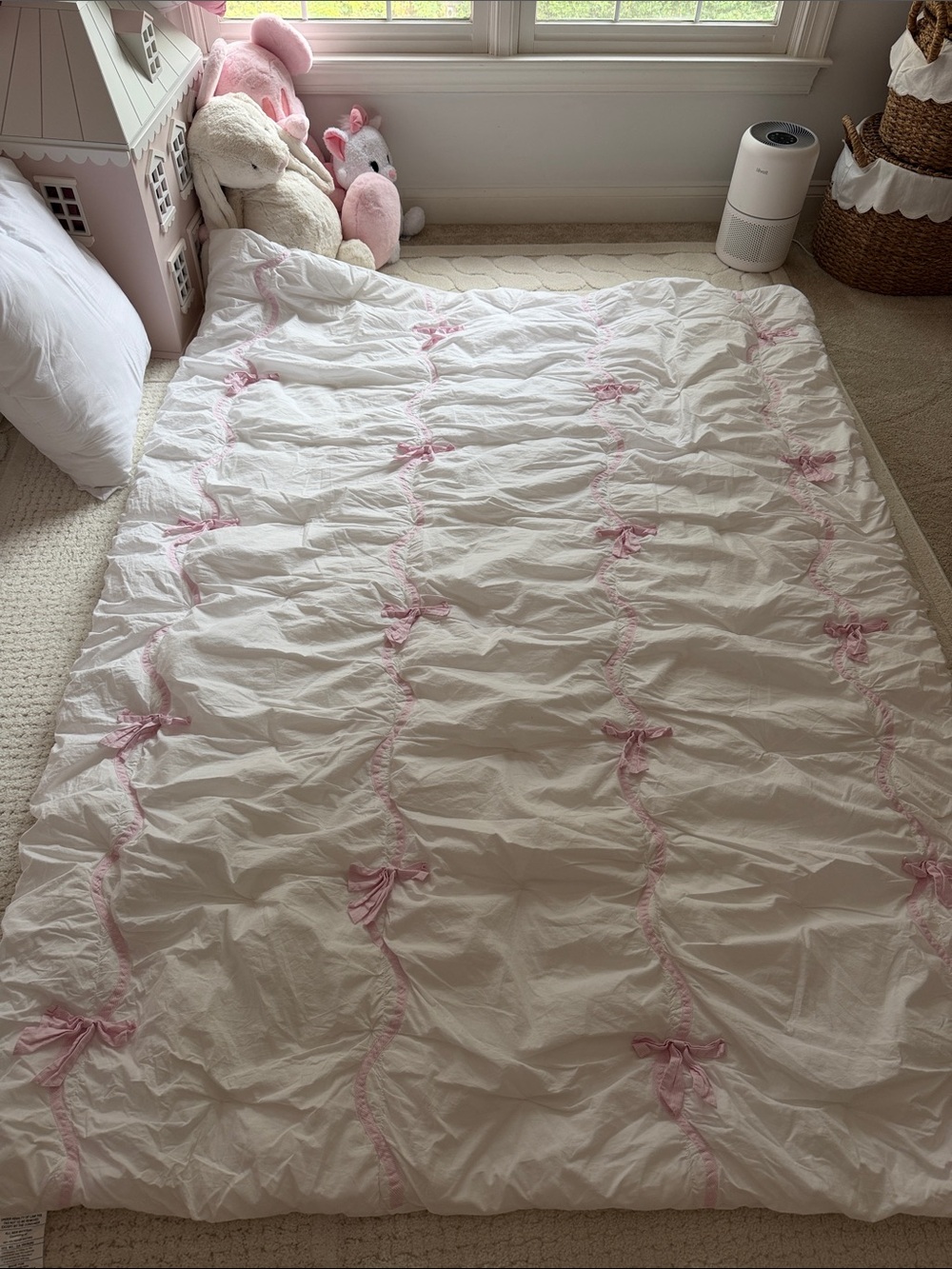 Pottery Barn Kids White comforter with Pink Stripe Ribbon Bows
